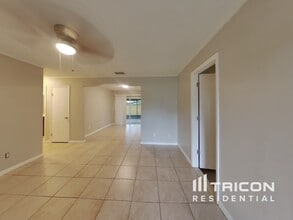 704 Falkirk Ave in Valrico, FL - Building Photo - Building Photo