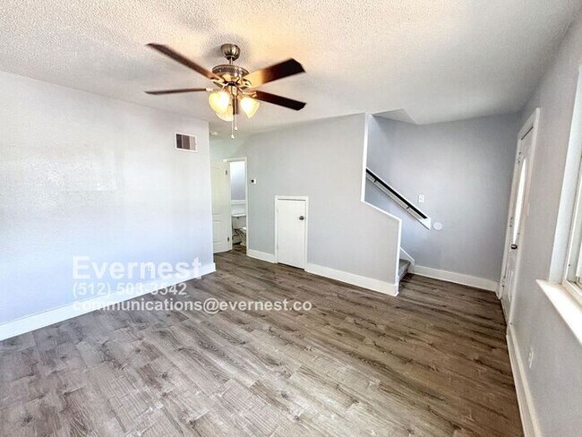 10905 Elm St in Jonestown, TX - Building Photo - Building Photo