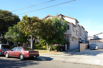 521 E Garfield Ave in Glendale, CA - Foto de edificio - Building Photo