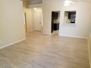 2442 W Park Ave in Chandler, AZ - Foto de edificio - Building Photo