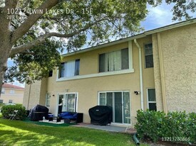 821 Twin Lakes Dr in Coral Springs, FL - Building Photo - Building Photo