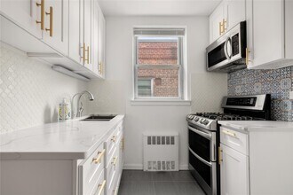 10255 67th Dr in Queens, NY - Building Photo - Building Photo