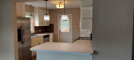 711 Burgess Ave in Hampton, VA - Building Photo - Building Photo