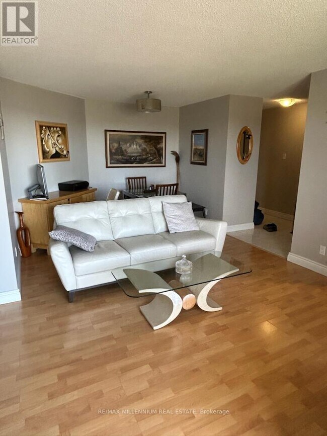 61-861 Markbrook Ln in Toronto, ON - Building Photo - Building Photo