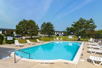 Riverside Village Apartments in Clinton Township, MI - Building Photo - Building Photo