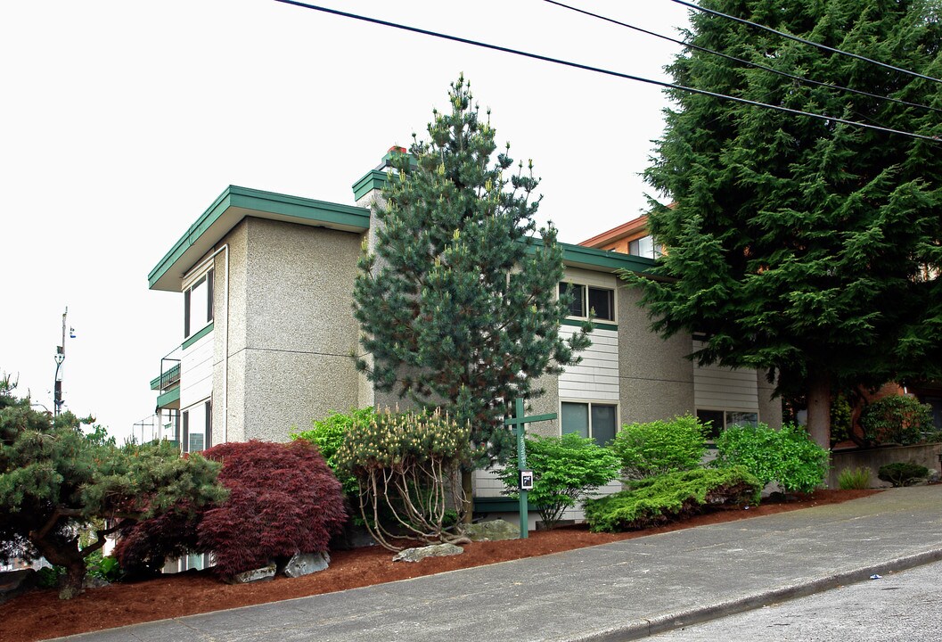 The Chantrece Apartments in Seattle, WA - Building Photo