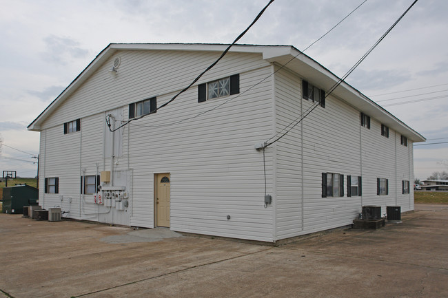 1250 W Cardinal Dr in Beaumont, TX - Foto de edificio - Building Photo