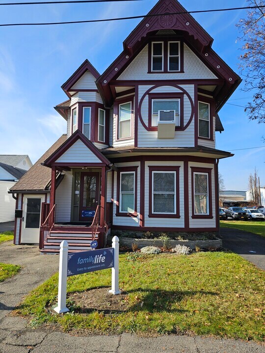 16 W Pulteney Sq, Unit 201 in Bath, NY - Foto de edificio