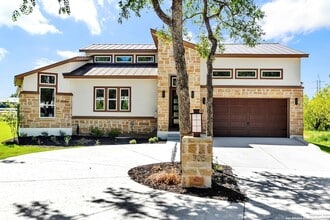 305 Fire Dance in Horseshoe Bay, TX - Foto de edificio - Building Photo