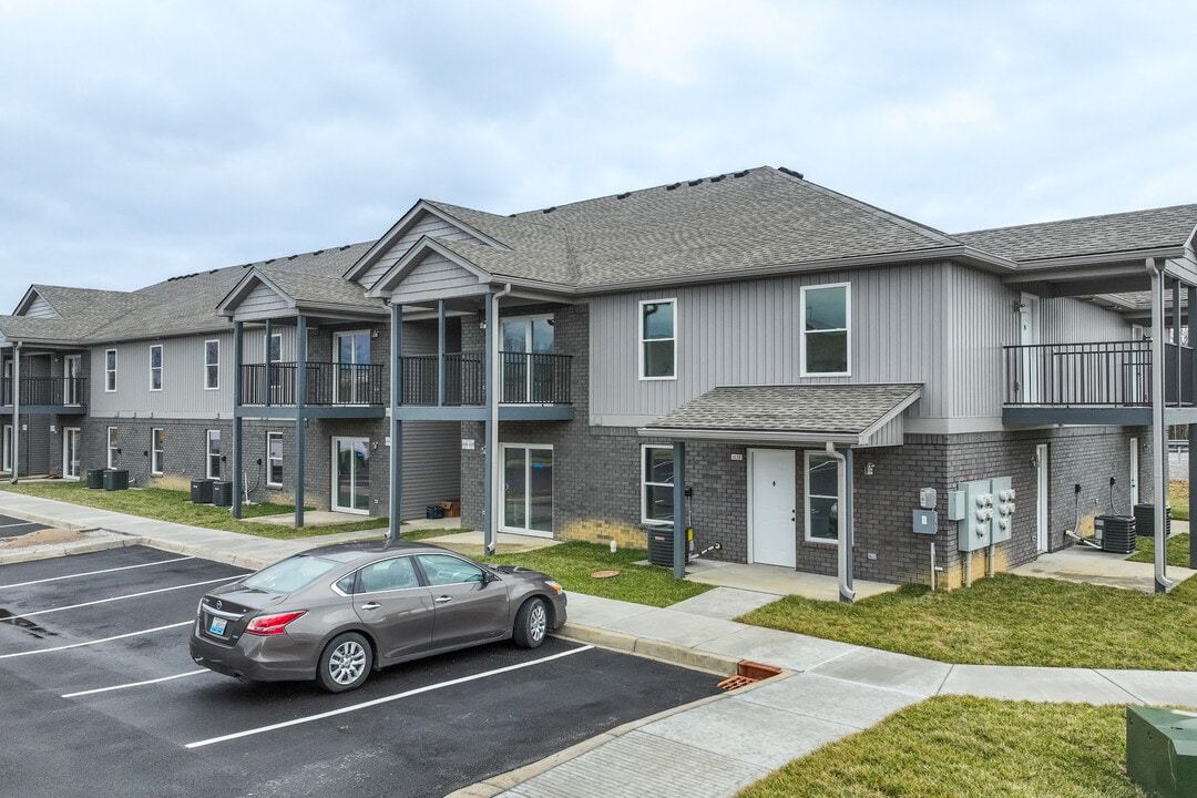 Independence Village in La Grange, KY - Foto de edificio