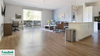 1000 Forestview Dr in Oakwood, GA - Foto de edificio - Building Photo