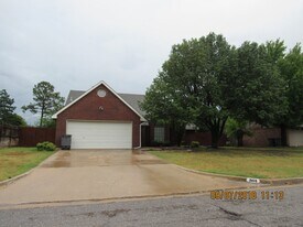 2419 NE 9th St in Lawton, OK - Building Photo