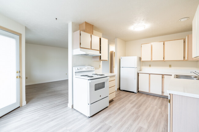 McDonald Place Apartments in Spokane, WA - Building Photo - Interior Photo