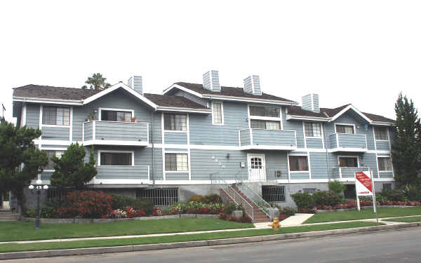 Whitsett Manor Apartments in Studio City, CA - Foto de edificio - Building Photo