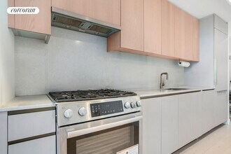 3 Ct Square W in Queens, NY - Building Photo - Building Photo