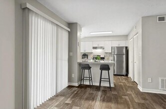 7600 Roswell Rd in Sandy Springs, GA - Building Photo - Building Photo