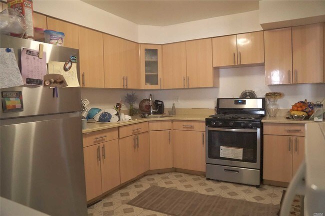 164-48 84th Ave in Queens, NY - Building Photo - Building Photo