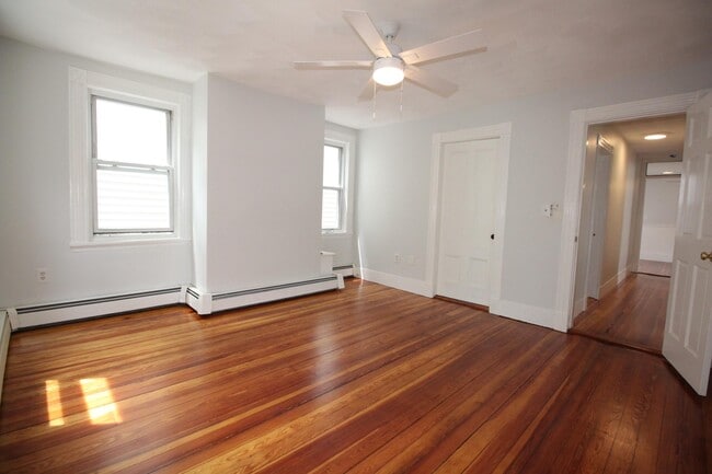 12 Albion Pl, Unit #2 in Boston, MA - Foto de edificio - Building Photo