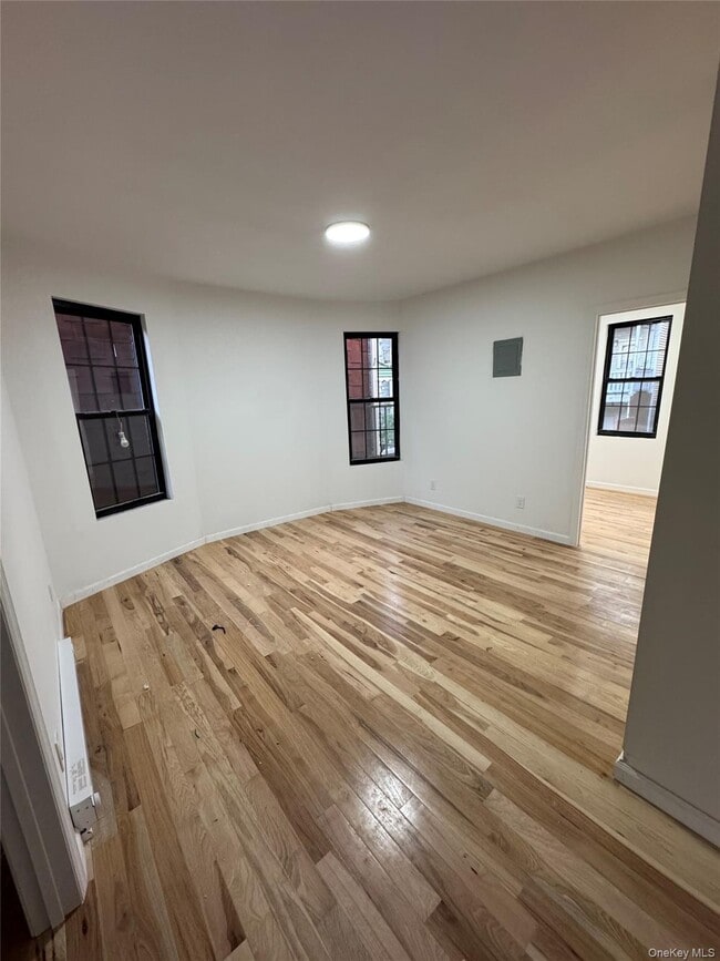 1827 Amethyst St in Bronx, NY - Foto de edificio - Building Photo