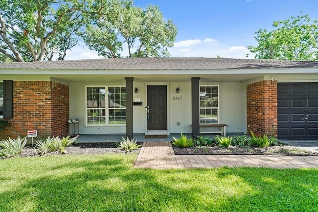 5427 Stillbrooke Dr in Houston, TX - Building Photo - Building Photo