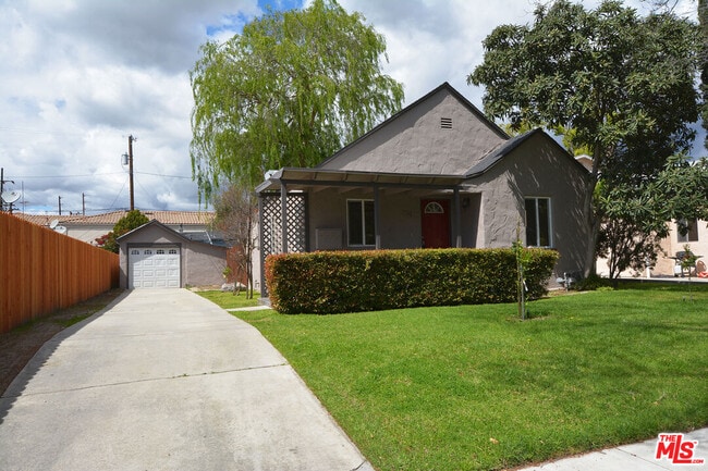 property at 179 W Spazier Ave