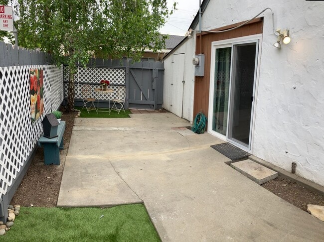 410-412 College Ave in Modesto, CA - Building Photo - Building Photo