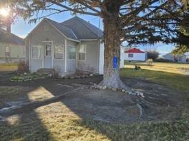 17 Broadway St in Willow Creek, MT - Building Photo