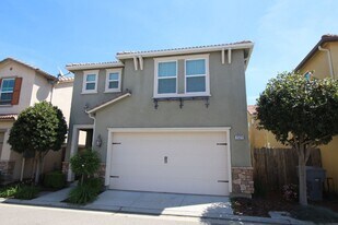 1529 N Rendezvous Way in Clovis, CA - Building Photo