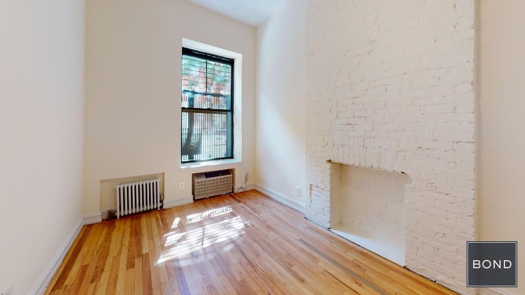 323 E 83rd St in New York, NY - Building Photo