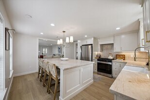 1410 E 32nd 1/2 St in Houston, TX - Building Photo