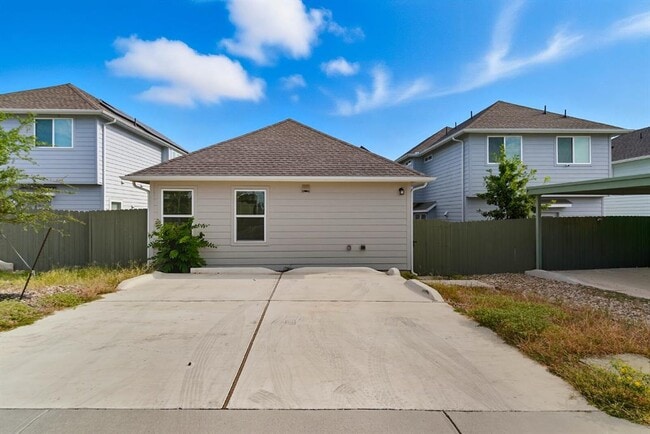 17200 Adoro Dr in Manor, TX - Building Photo - Building Photo