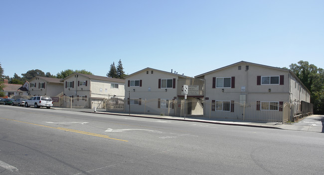 Courtyard Terrace Apartments in El Sobrante, CA - Building Photo - Building Photo