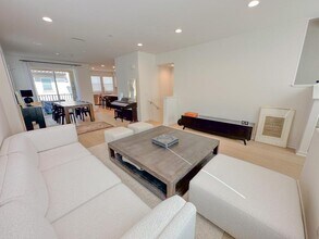 49 Sanctuary Ln in Mission Viejo, CA - Foto de edificio - Building Photo