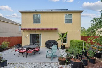 9703 33rd Ave E in Palmetto, FL - Foto de edificio - Building Photo