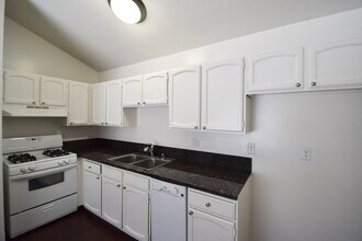 5744 Colfax Ave in Los Angeles, CA - Building Photo - Building Photo