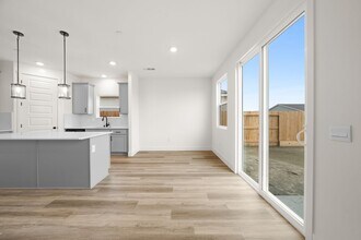 7004 Cave Ave in Bakersfield, CA - Building Photo - Building Photo