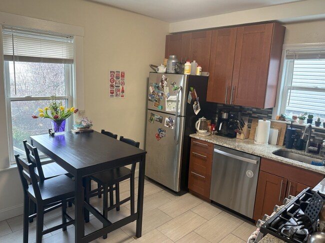 47 Mason St, Unit 1 in Somerville, MA - Foto de edificio - Building Photo