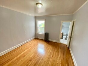 7931 S Manistee Ave, Unit 2S in Chicago, IL - Building Photo - Building Photo