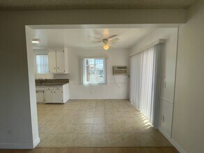 19401 Haynes St, Unit 10 in Los Angeles, CA - Building Photo - Building Photo