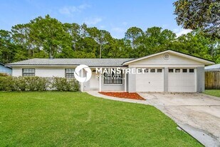 1061 Grove Park Dr E in Orange Park, FL - Building Photo