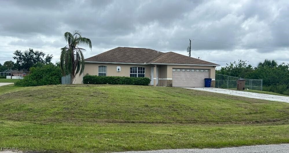 3941 Sunset Rd in Lehigh Acres, FL - Building Photo