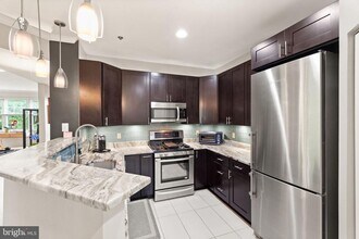 1645 International Dr in McLean, VA - Building Photo - Building Photo