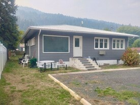 10560 US-12 in Orofino, ID - Building Photo