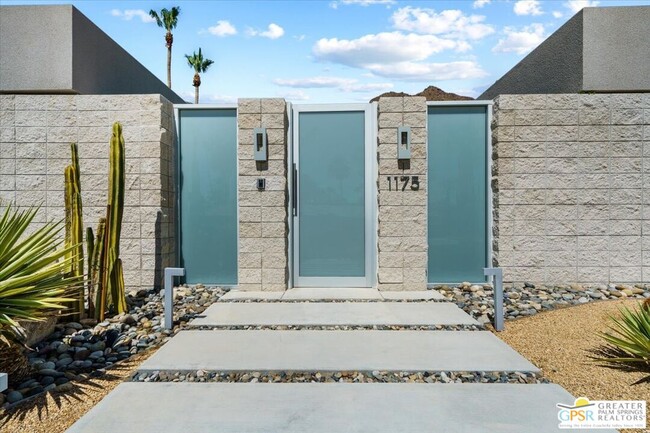 1175 Los Robles Dr in Palm Springs, CA - Building Photo - Building Photo