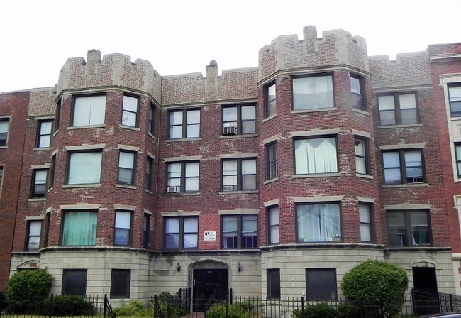 6830 S Jeffery Blvd in Chicago, IL - Building Photo - Building Photo