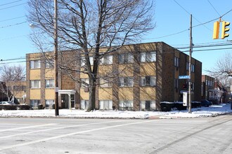 17745 Lake Shore Blvd in Cleveland, OH - Building Photo - Building Photo