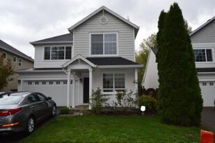 1290 NE Margeaux Pl in Hillsboro, OR - Building Photo