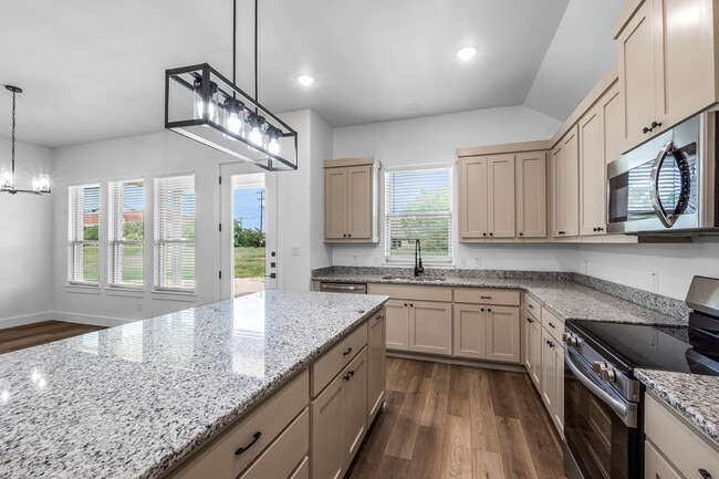 901 Meadowlark Ln
