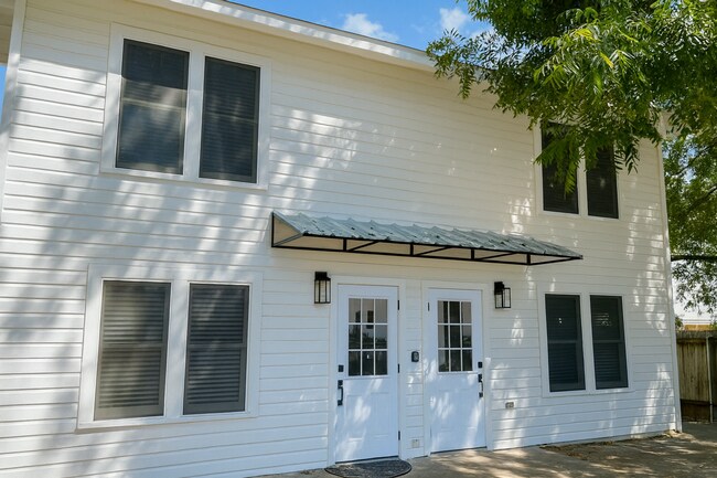 110 E 30th St in Austin, TX - Building Photo - Building Photo