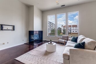 13900 Noel Rd in Dallas, TX - Foto de edificio - Building Photo